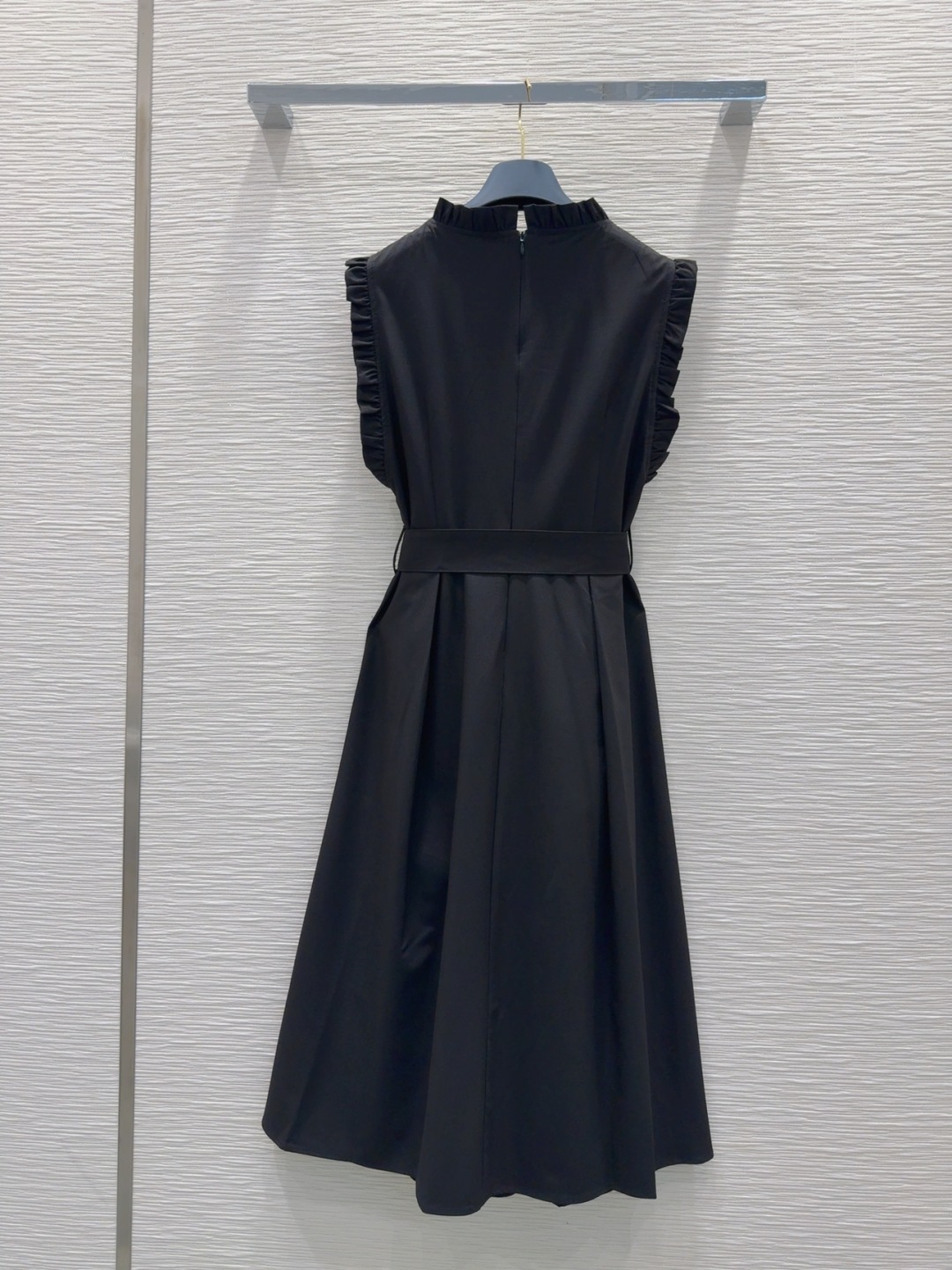 Louis Vuitton 2025SS Elegant Midi Dress - Luxurious & Refined 10 cmp i1748337595142 6770 0 6