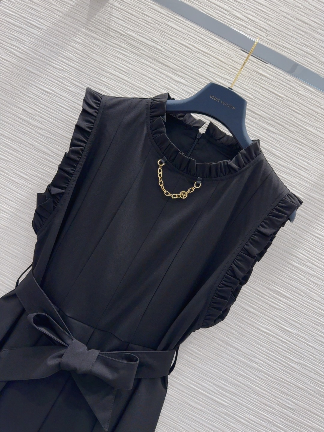 Louis Vuitton 2025SS Elegant Midi Dress - Luxurious & Refined 3 cmp i1748337596668 6800 0 1
