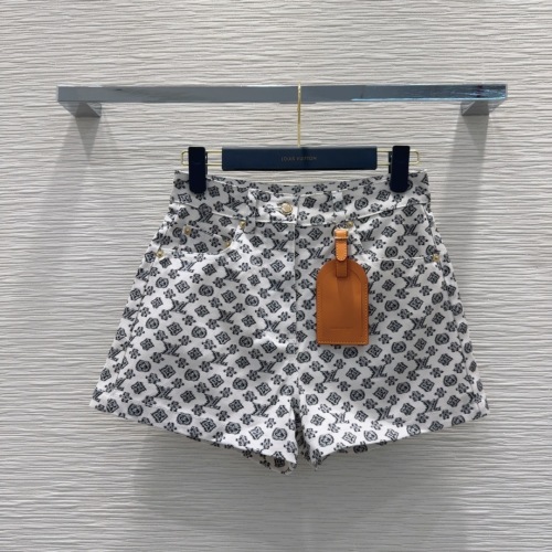 Louis Vuitton 2025SS Jacquard Shorts, Designer High-Waisted Patterned Shorts 1 Louis Vuitton 2025SS Jacquard Shorts, Designer High-Waisted Patterned Shorts