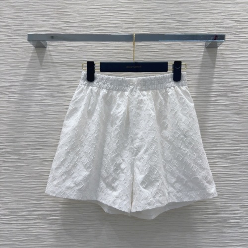 Louis Vuitton 2025SS White Embroidered Monogram Women's Shorts 1 Louis Vuitton 2025SS White Embroidered Monogram Women's Shorts