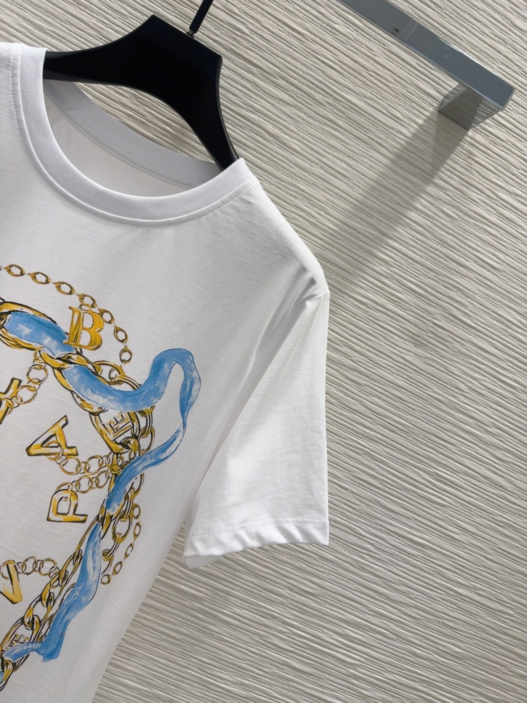 Louis Vuitton 2025SS T-Shirt | Modern & Elegant | High-Density Cotton 5 cmp i1749020427644 4889 0 3