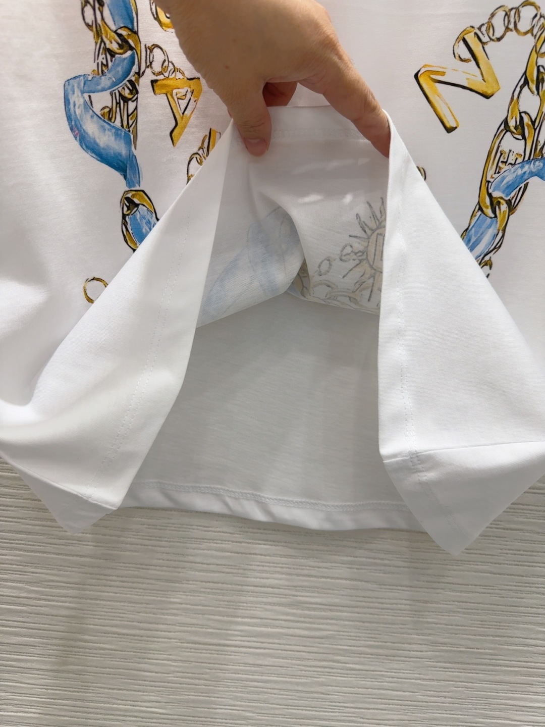 Louis Vuitton 2025SS T-Shirt | Modern & Elegant | High-Density Cotton 6 cmp i1749020428359 5901 0 4