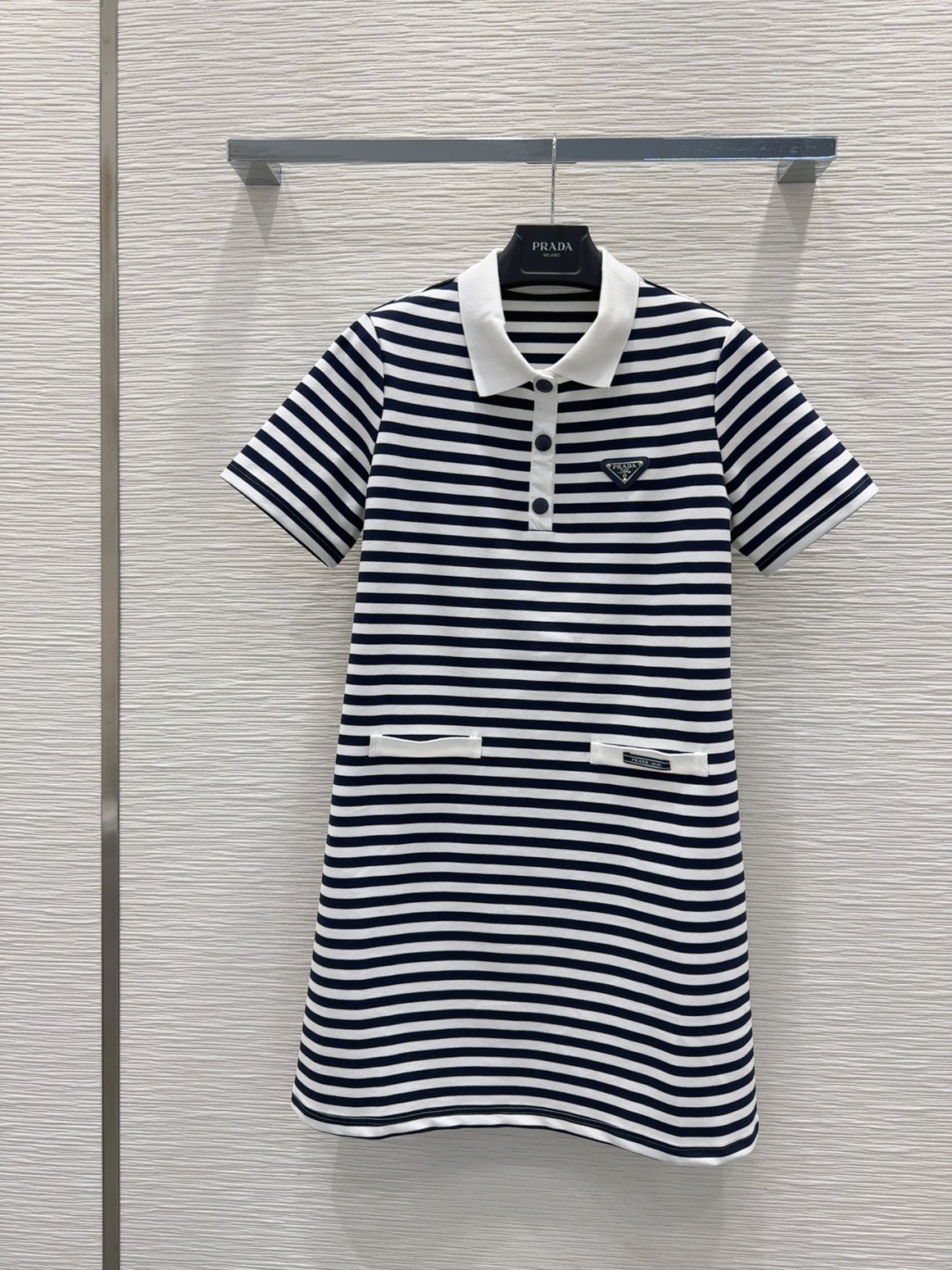 Prada 2025SS Striped Dress - Stylish, Elegant, and Comfortable 2 cmp i1749020446283 9724 0 0