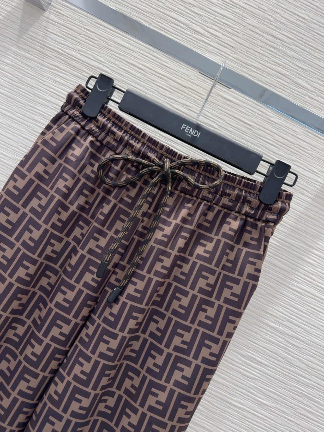 Fendi 2025SS Women's Pants - Stylish, Comfortable, and Versatile 3 cmp i1749033789135 1040 0 1