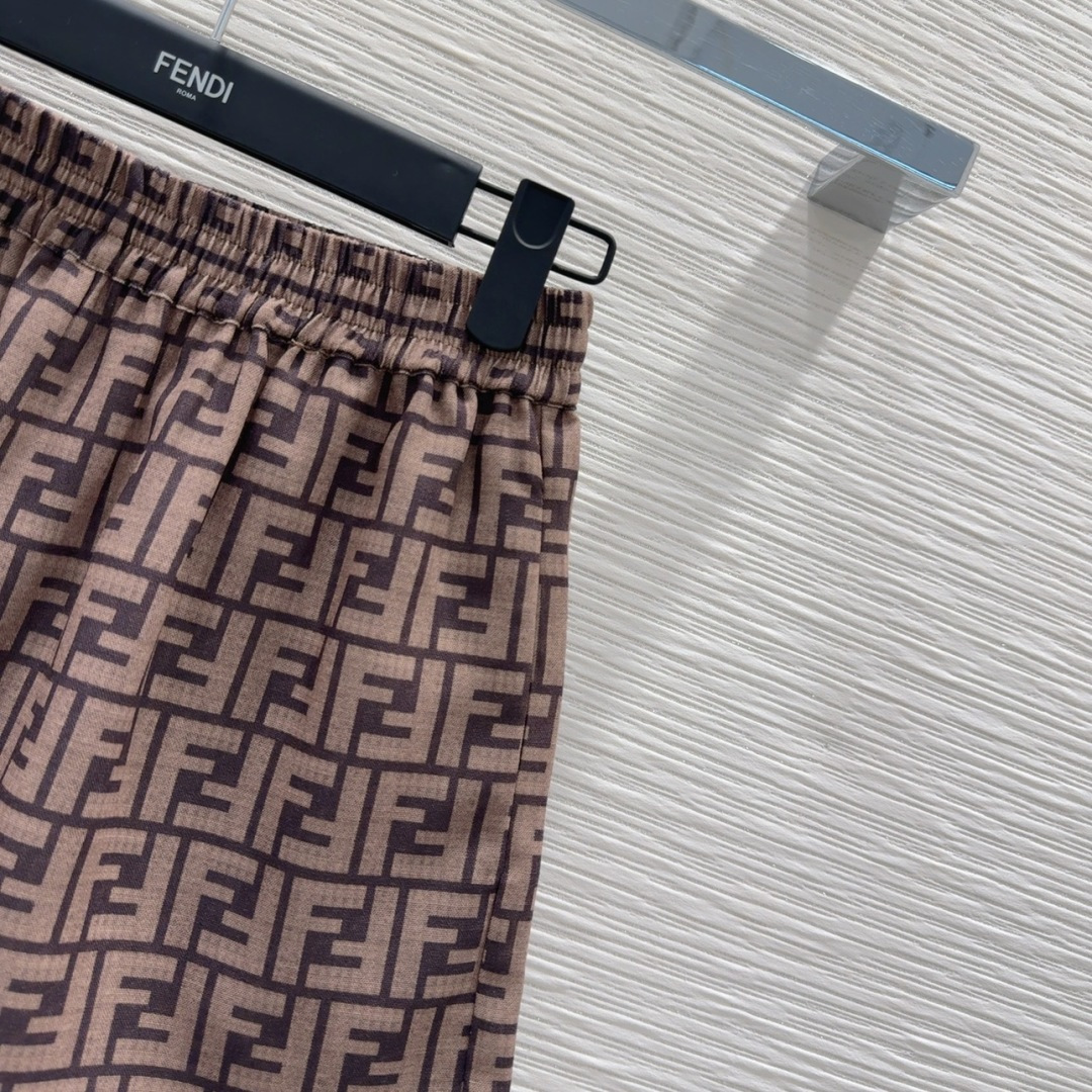 “Fend* 2025SS Collection: Original Femininity Dress with Classic Monograw” - 图片 4