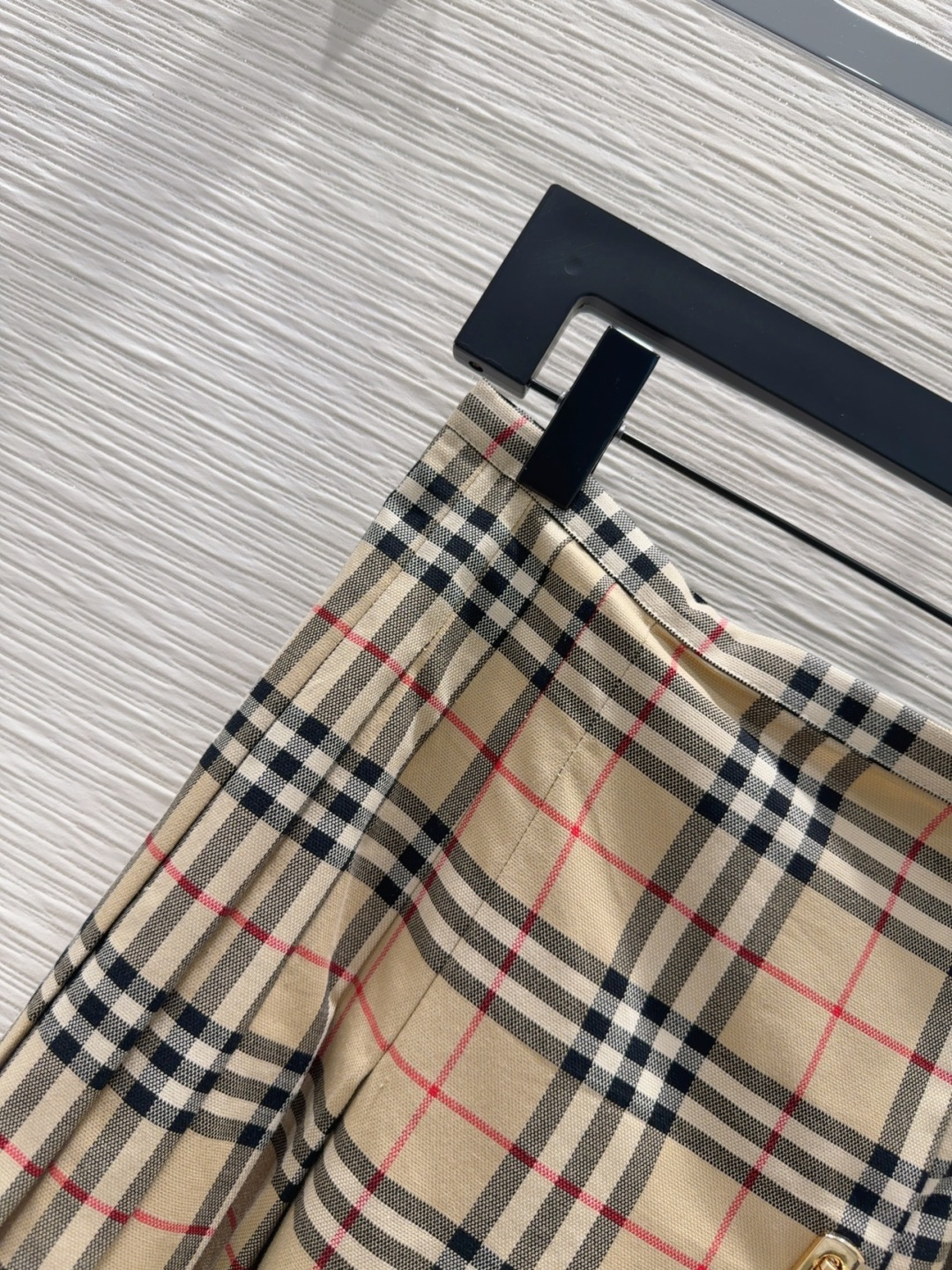 2025SS Burberry Female Clothes: Elegant British Fashion for Daily Wear - 图片 3