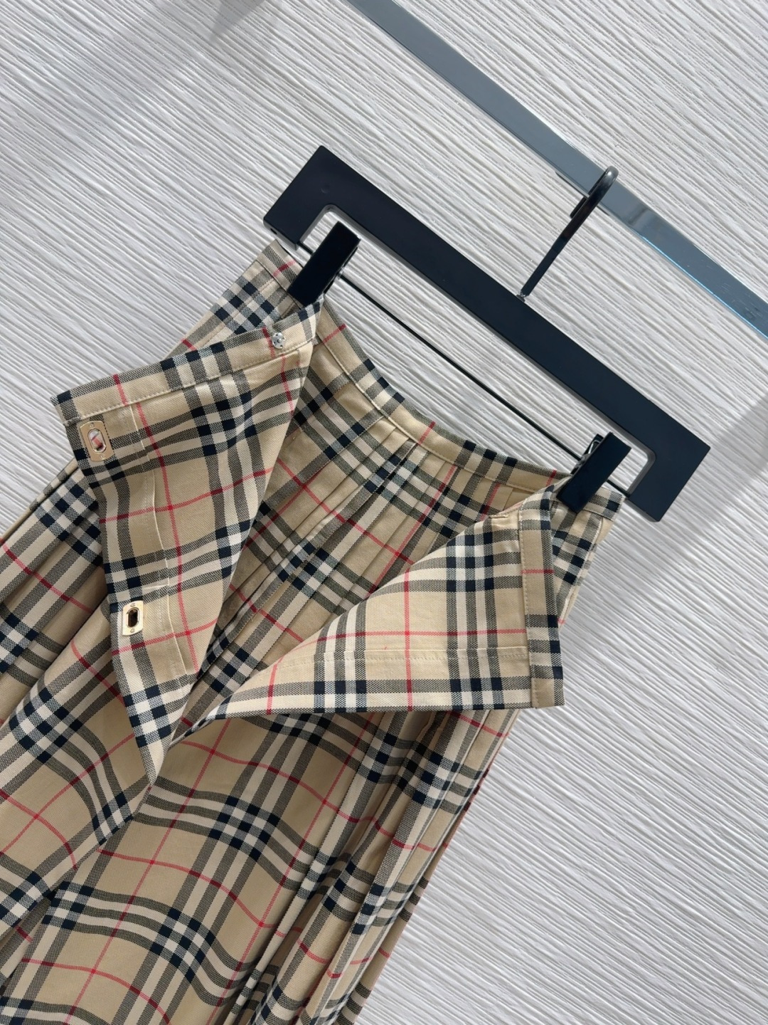 2025SS Burberry Female Clothes: Elegant British Fashion for Daily Wear - 图片 5