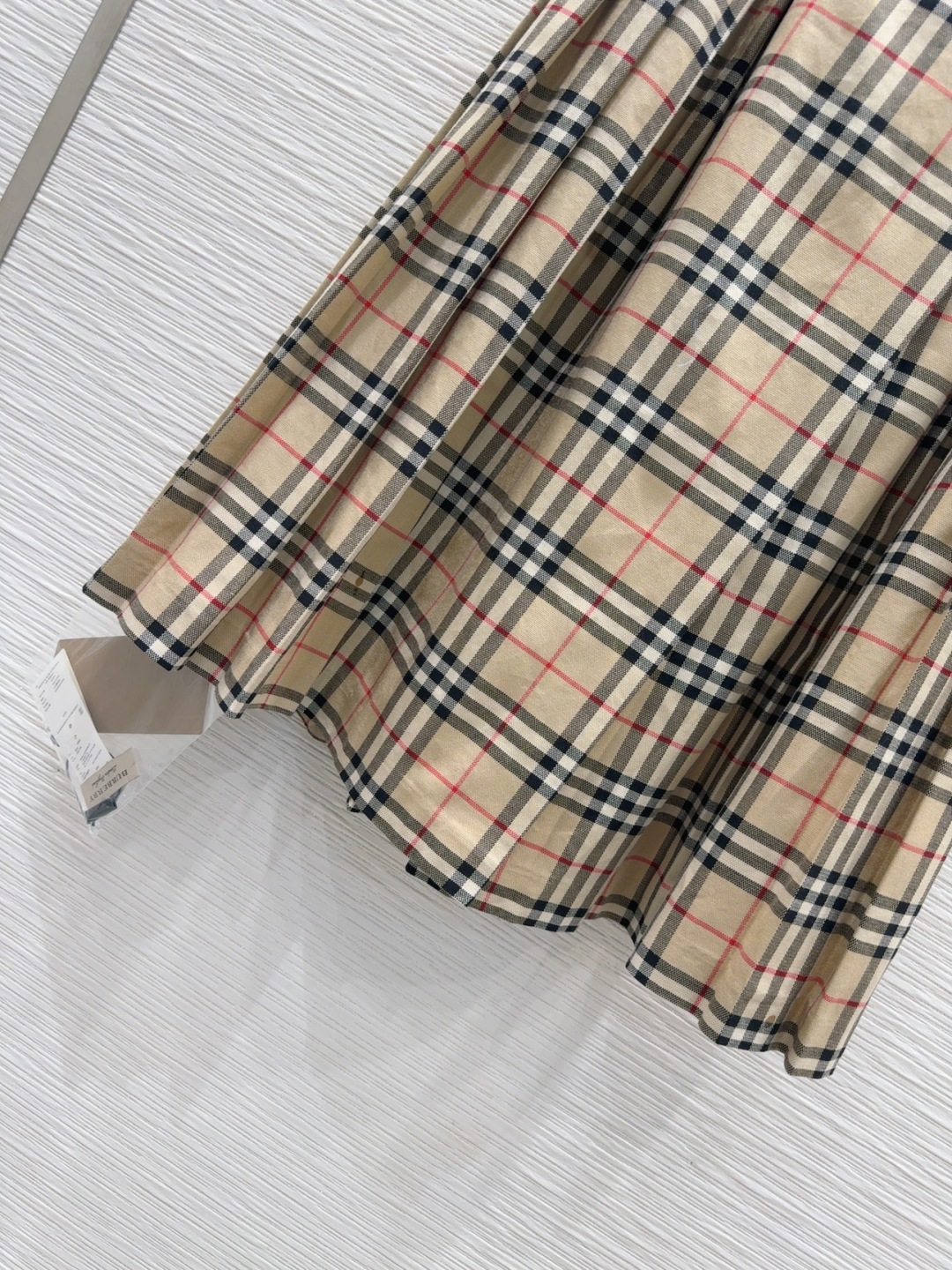 2025SS Burberry Female Clothes: Elegant British Fashion for Daily Wear - 图片 6