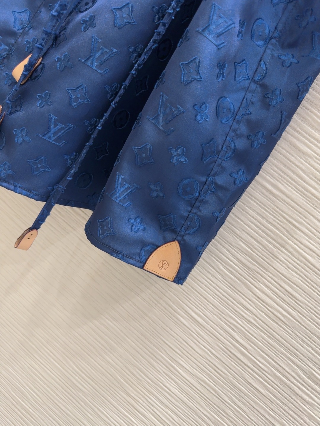 “Louis Vuitton 2025SS Stupendous Female Dress: Custom Import Density and 3D Cut” - 图片 4