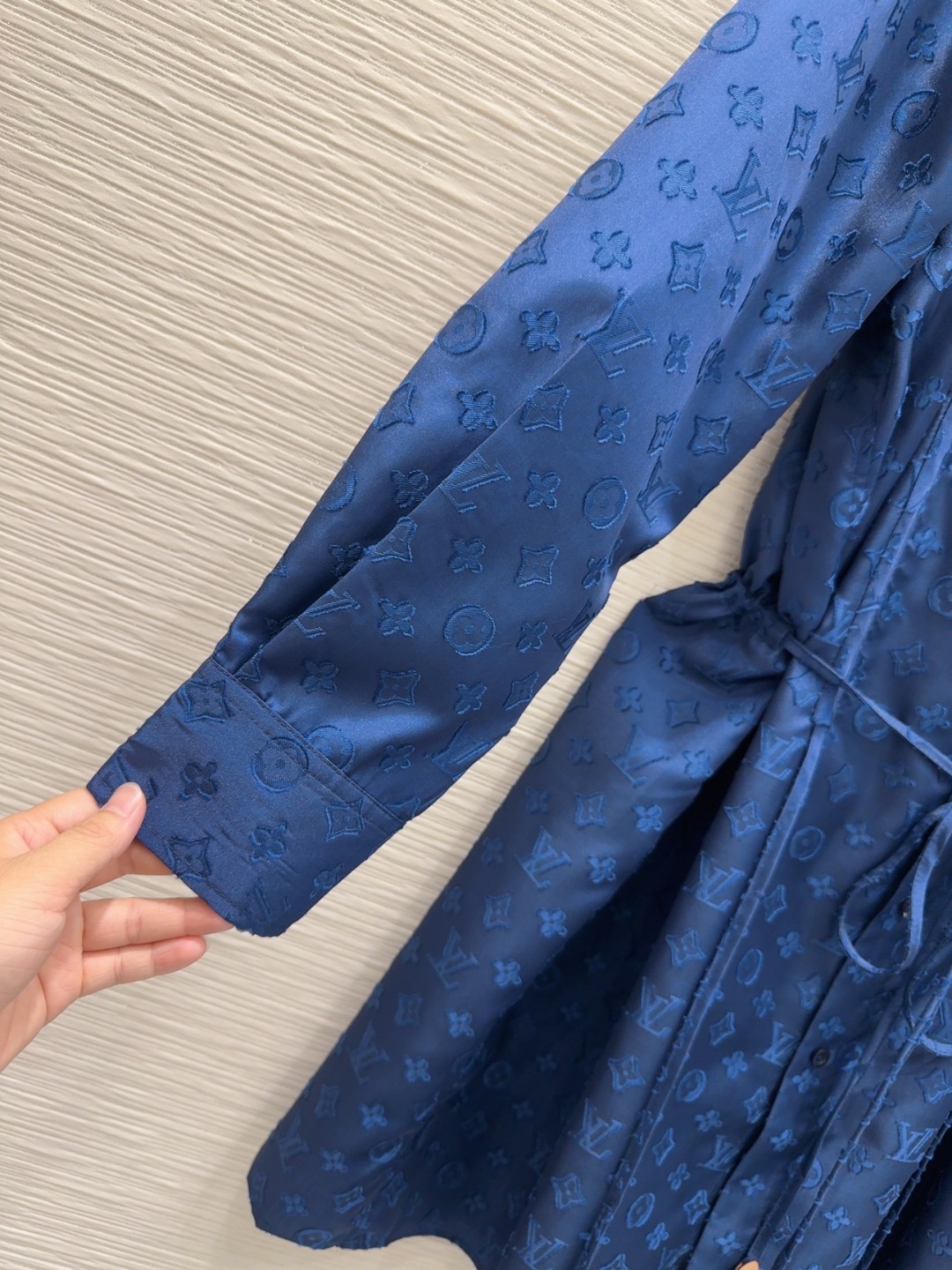 “Louis Vuitton 2025SS Stupendous Female Dress: Custom Import Density and 3D Cut” - 图片 6