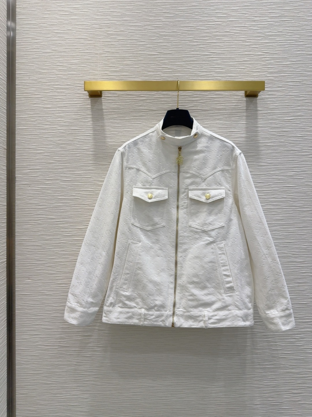 Louis Vuitton 2025SS White Monogram Jacket, Slim Fit, Stylish and Comfortable 1 cmp i1752580627540 4623 0 0