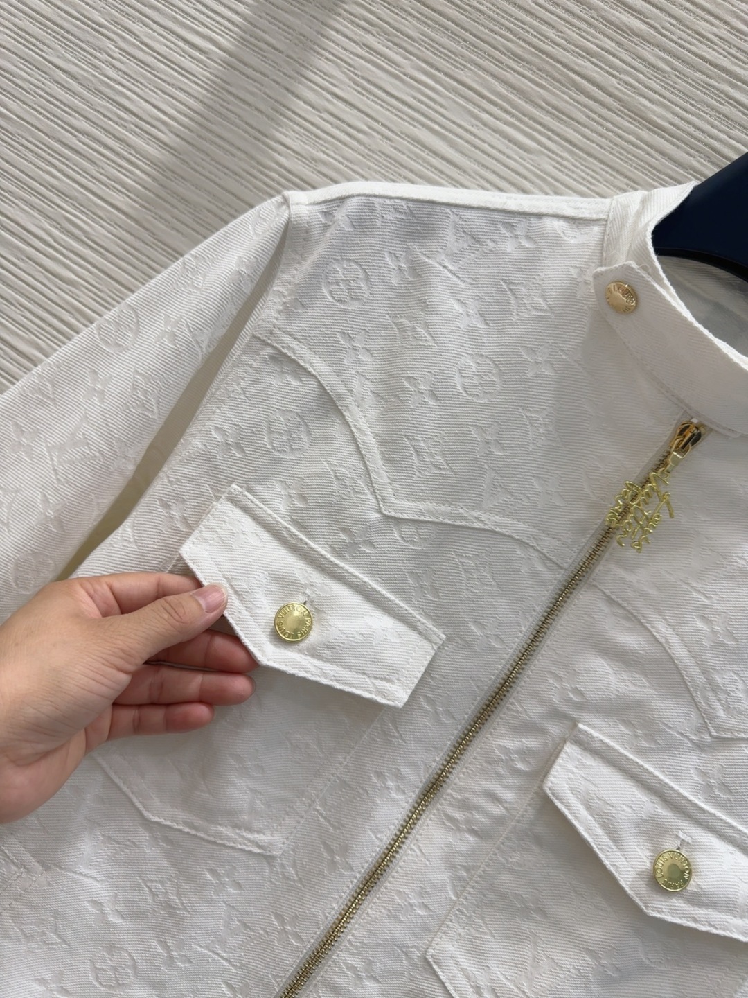 Louis Vuitton 2025SS White Monogram Jacket, Slim Fit, Stylish and Comfortable 3 cmp i1752580627540 4792 0 2