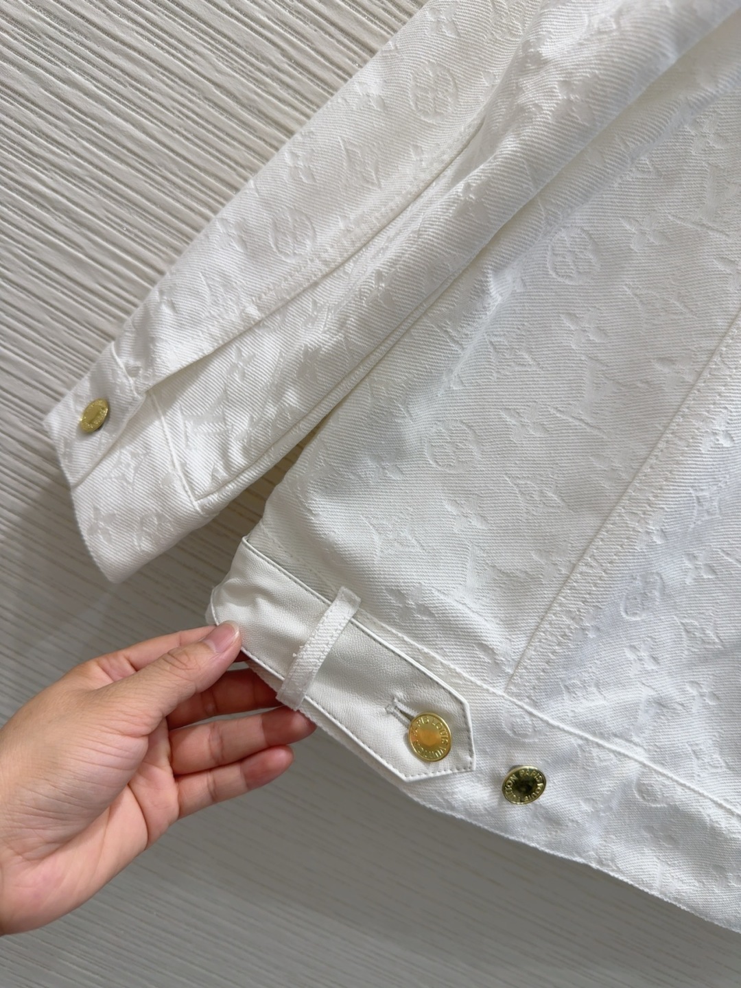 Louis Vuitton 2025SS White Monogram Jacket, Slim Fit, Stylish and Comfortable 6 cmp i1752580628693 9392 0 5