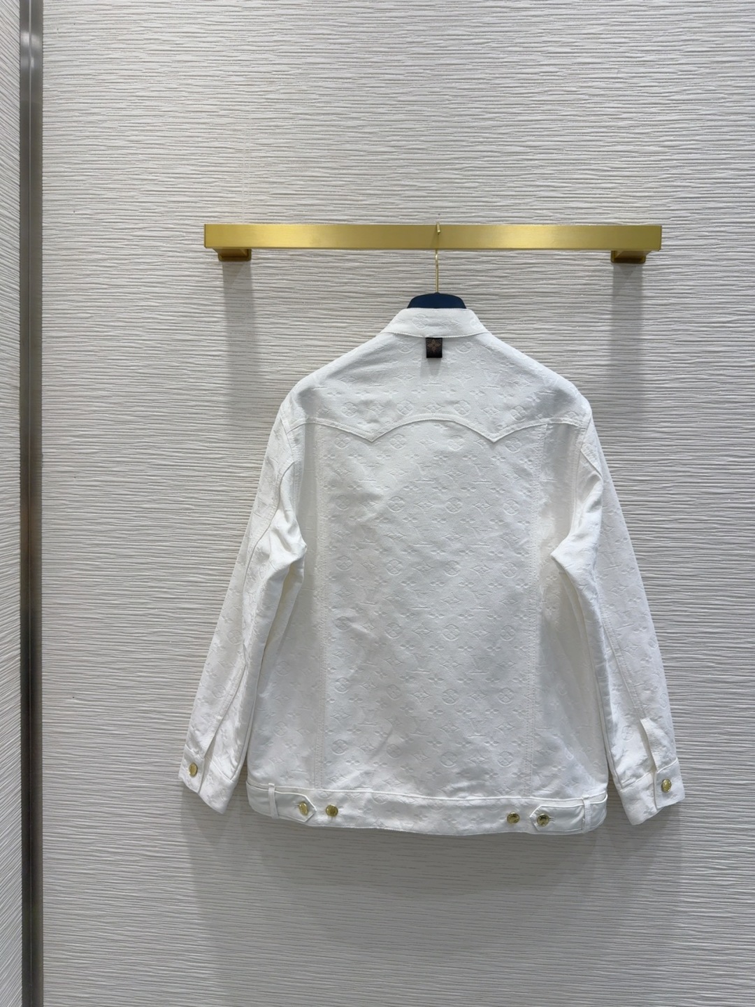 Louis Vuitton 2025SS White Monogram Jacket, Slim Fit, Stylish and Comfortable 9 cmp i1752580628694 2106 0 8
