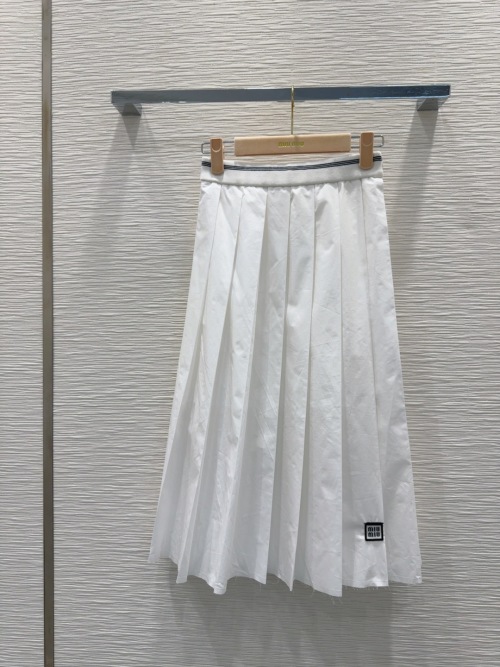 Miu Miu White Pleated Skirt - Chic, Elegant, and Timeless Fashion 1 Miu Miu White Pleated Skirt - Chic, Elegant, and Timeless Fashion