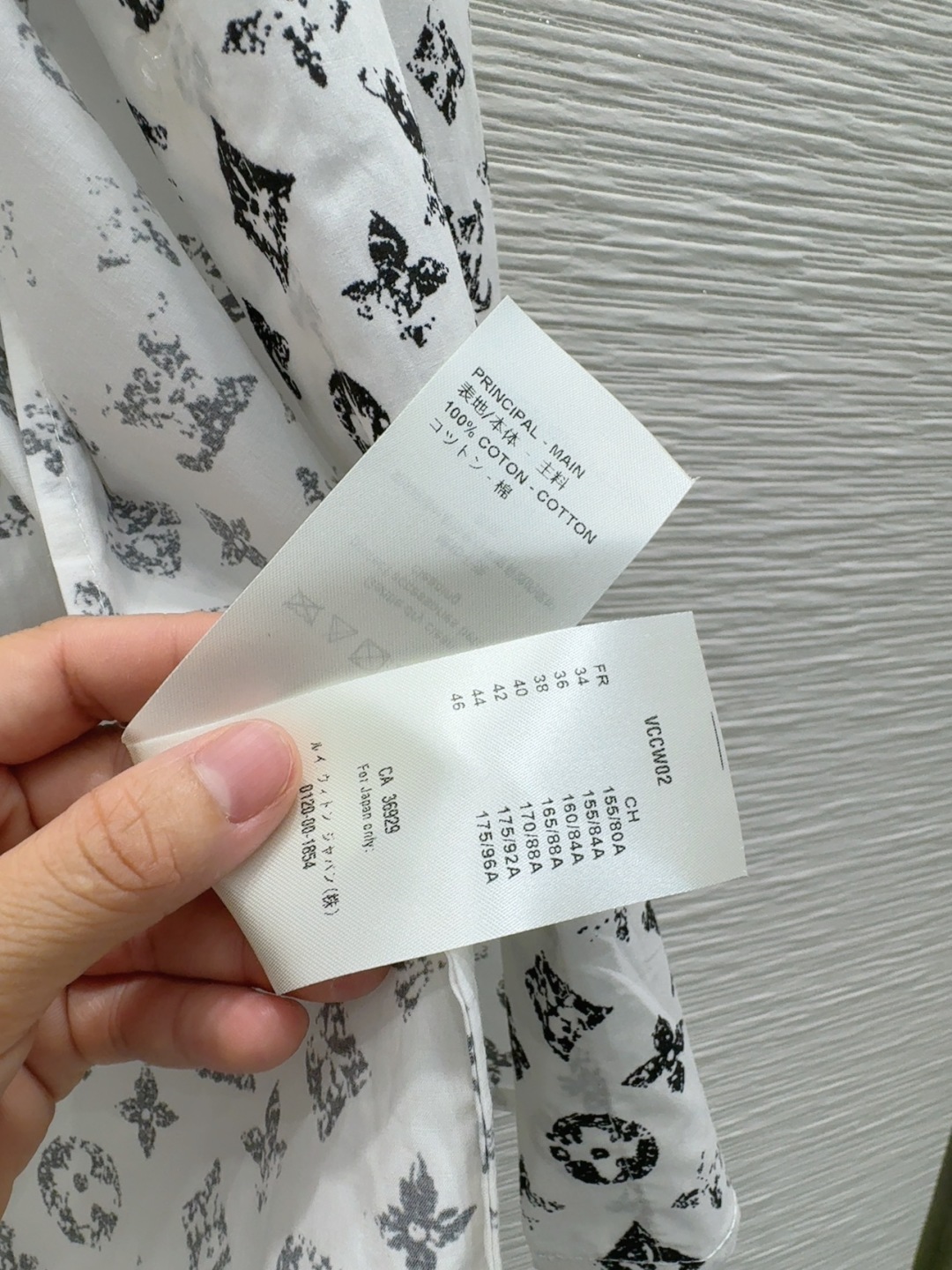 Louis Vuitton’s Versatile Female Dress: 2025SS Collection in One Color, Easy Style. - 图片 7