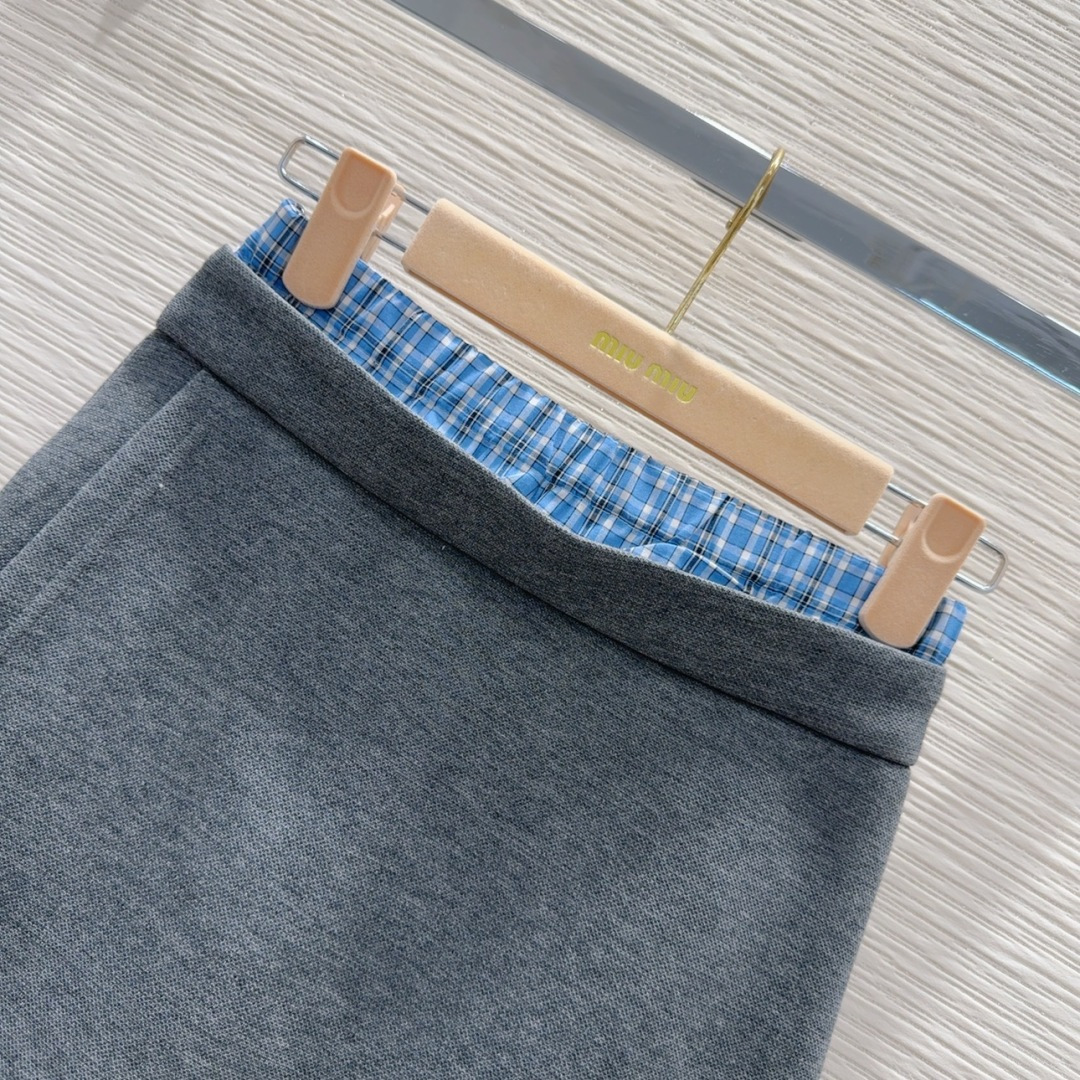 “Comfortable and Stylish P816 Female Suit by Miu Miu 2025FW Collection” - 图片 3