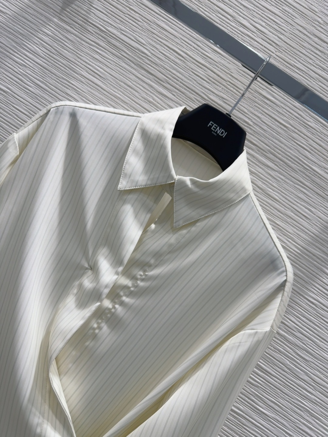 “Fend* 2025 FW Women’s Suit with Wrapper: Classic, Stylish, and Easy to Handle for Fashionable Leisure Girls” - 图片 2