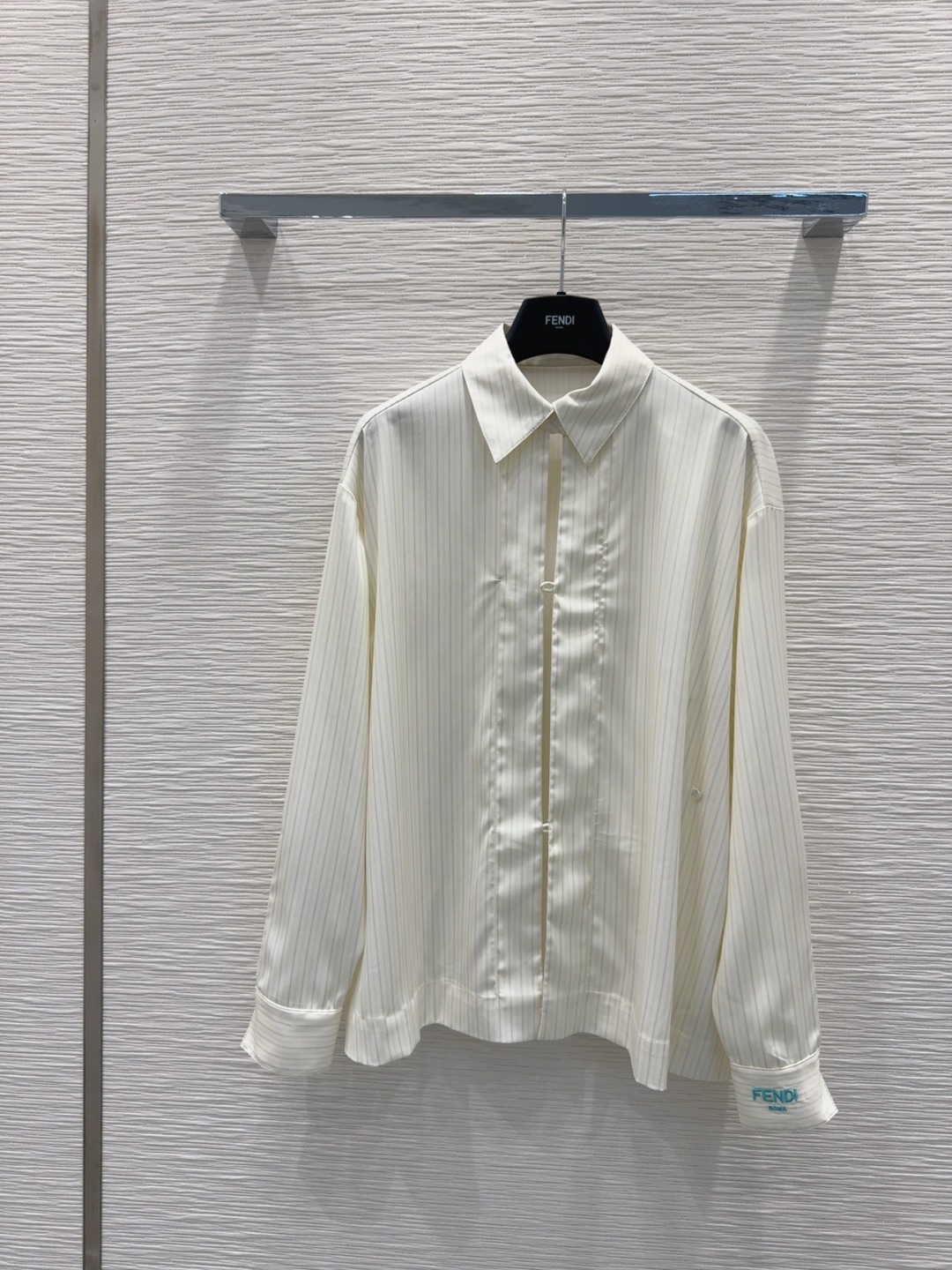 “Fend* 2025 FW Women’s Suit with Wrapper: Classic, Stylish, and Easy to Handle for Fashionable Leisure Girls” - 图片 7