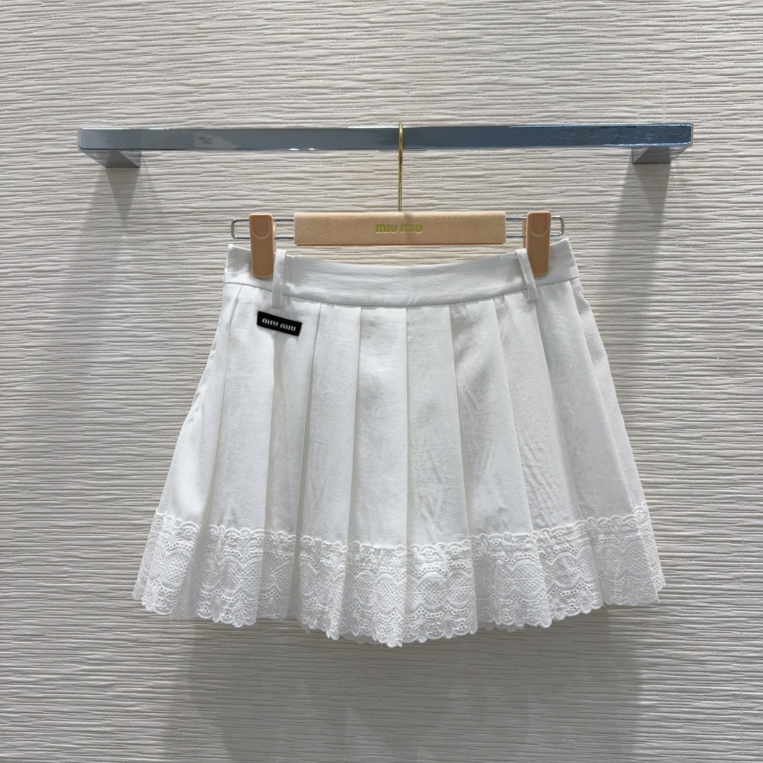 Miu Miu White Pleated Mini Skirt with Lace Trim, Elegant Design