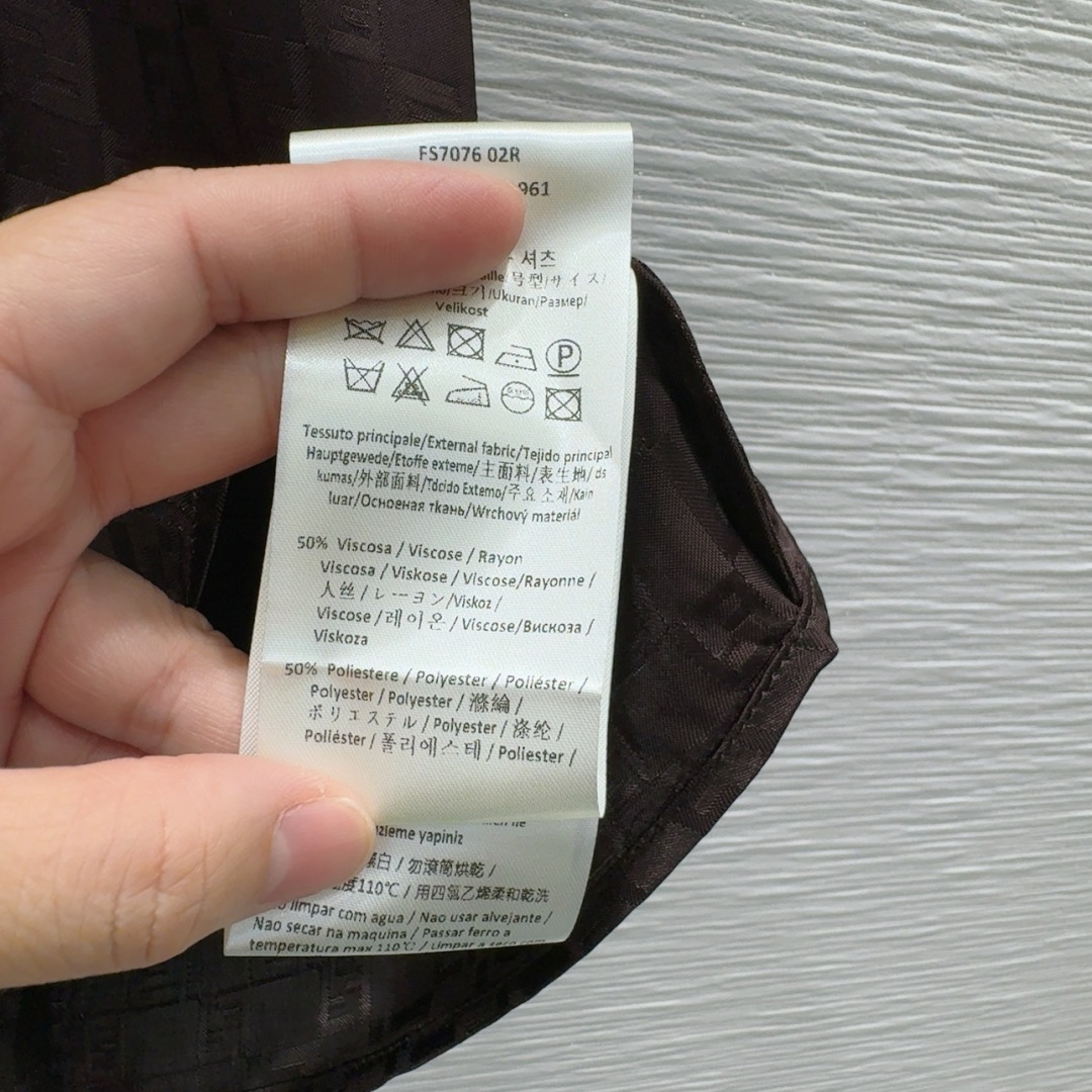 “Fend 2025FW Women’s Silk Thong Vest Suit: Classic, Stylish, and Easy to Handle for Fashionable Leisure Girls” - 图片 7