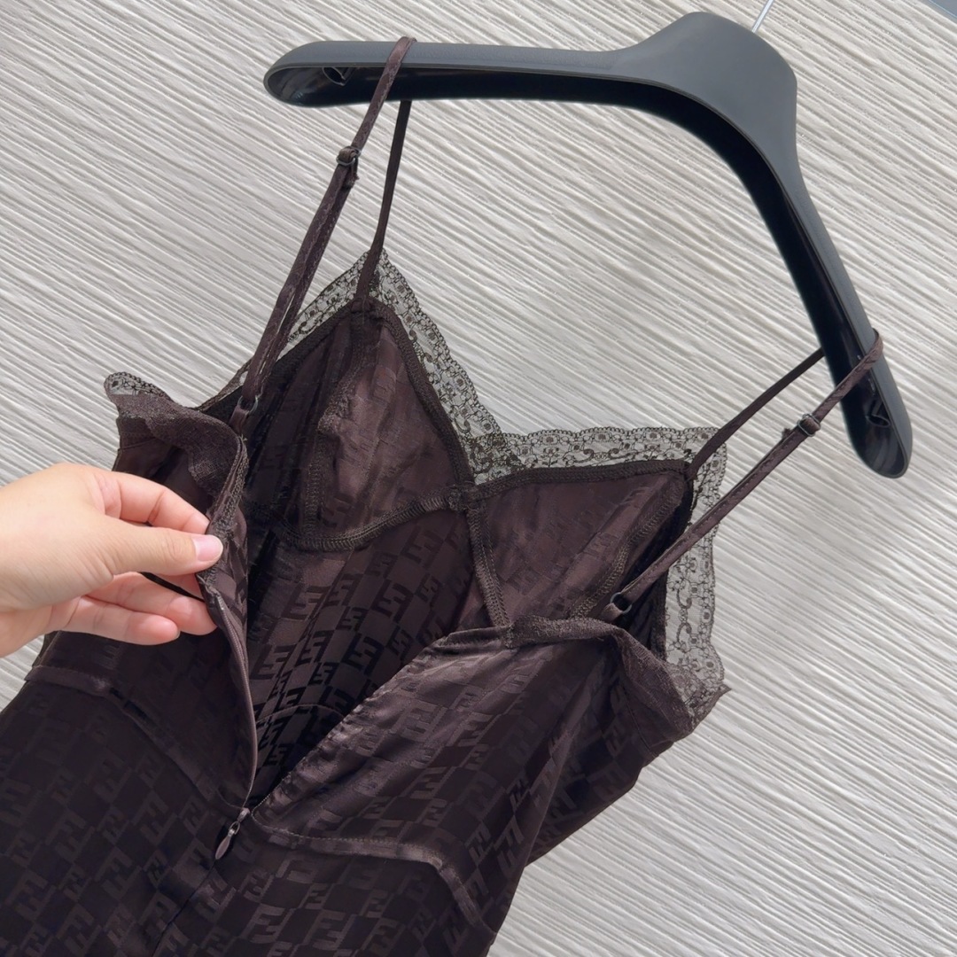 “Fend 2025FW Women’s Silk Thong Vest Suit: Classic, Stylish, and Easy to Handle for Fashionable Leisure Girls” - 图片 8