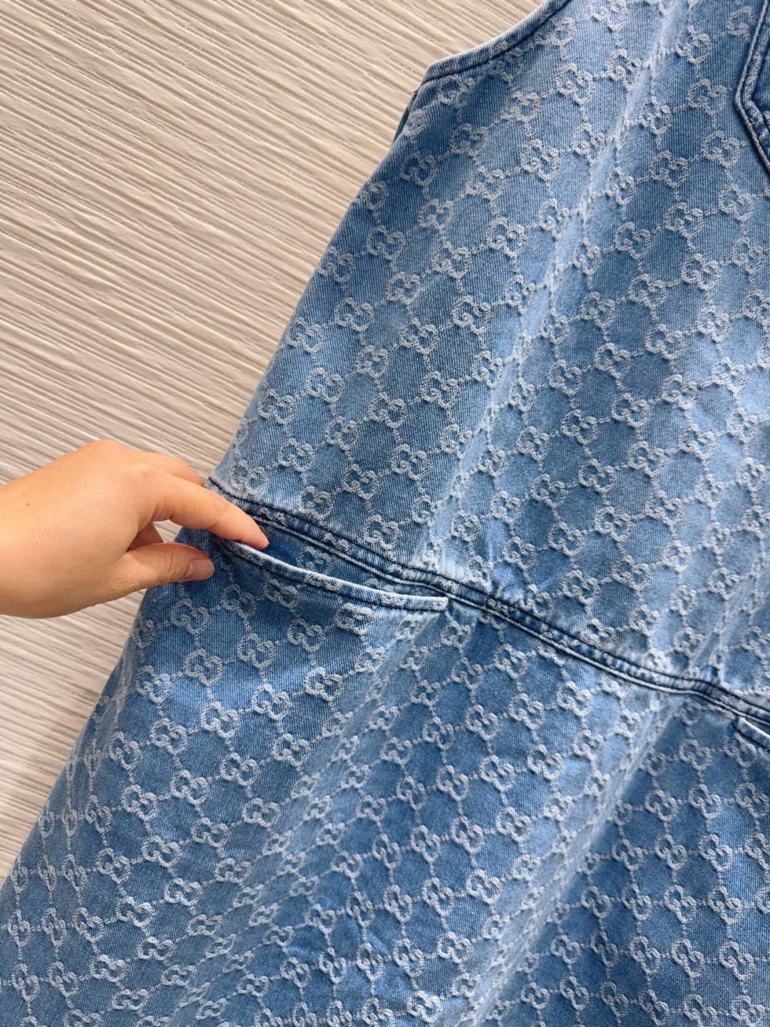2025FW Women’s Gucci Suit: Danning Cowboys Collection with Cotton Texture and Fine Details - 图片 4