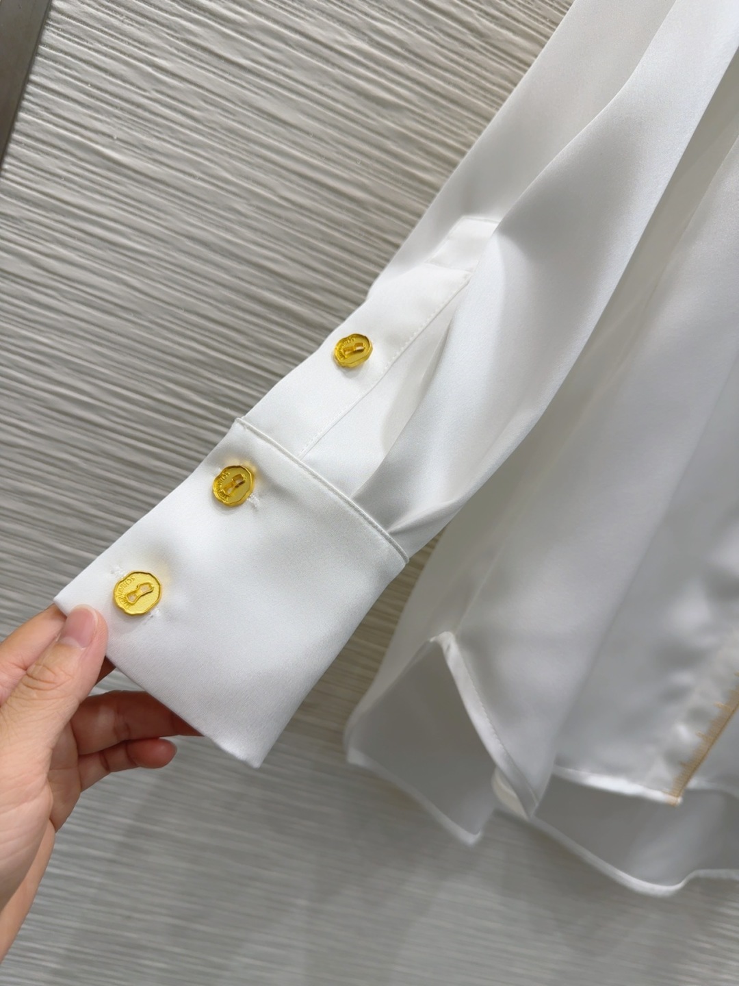 “2025FW Schiaparelli Silk Shirt Women’s Suit: Classic, Stylish, Easy to Handle, Fashionable, Age-Defying, Leisure Girls” - 图片 3