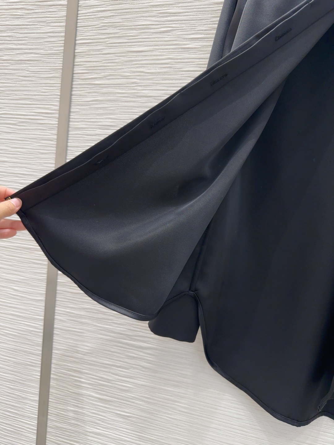 “2025FW Schiaparelli Women’s Suit with Silk Shirt: Classic, Stylish, and Easy to Wear” - 图片 6