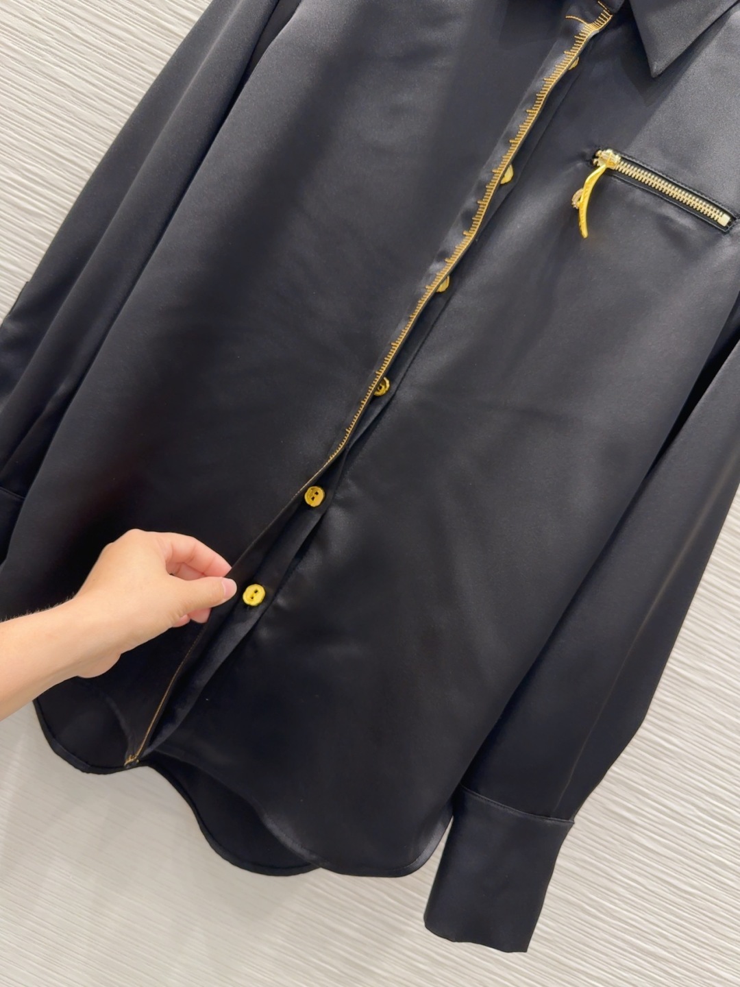 “2025FW Schiaparelli Women’s Suit with Silk Shirt: Classic, Stylish, and Easy to Wear” - 图片 8