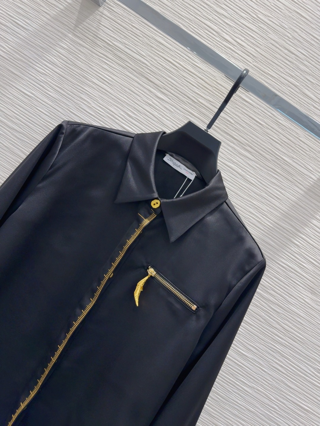 “2025FW Schiaparelli Women’s Suit with Silk Shirt: Classic, Stylish, and Easy to Wear” - 图片 2