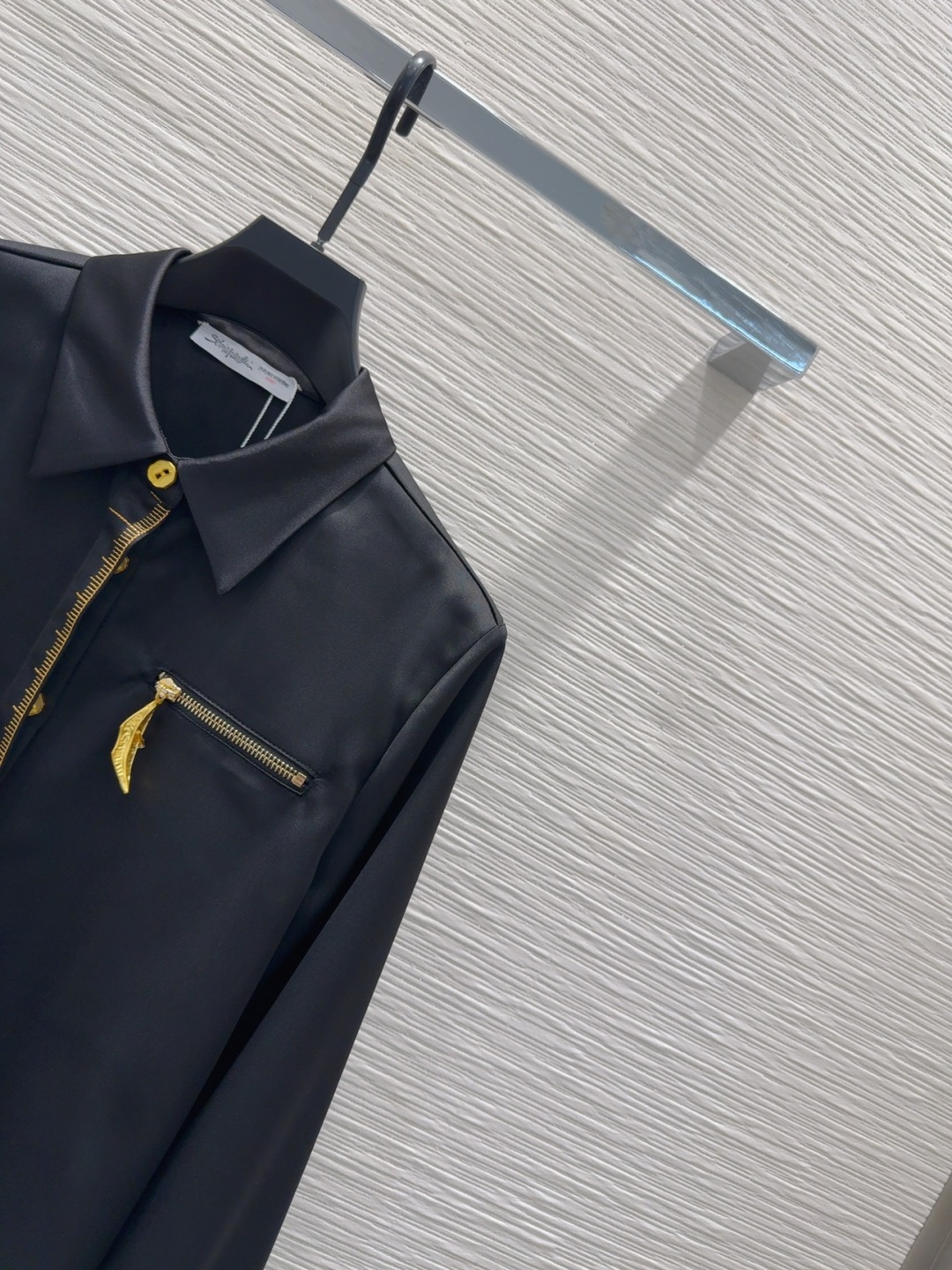 “2025FW Schiaparelli Women’s Suit with Silk Shirt: Classic, Stylish, and Easy to Wear” - 图片 4