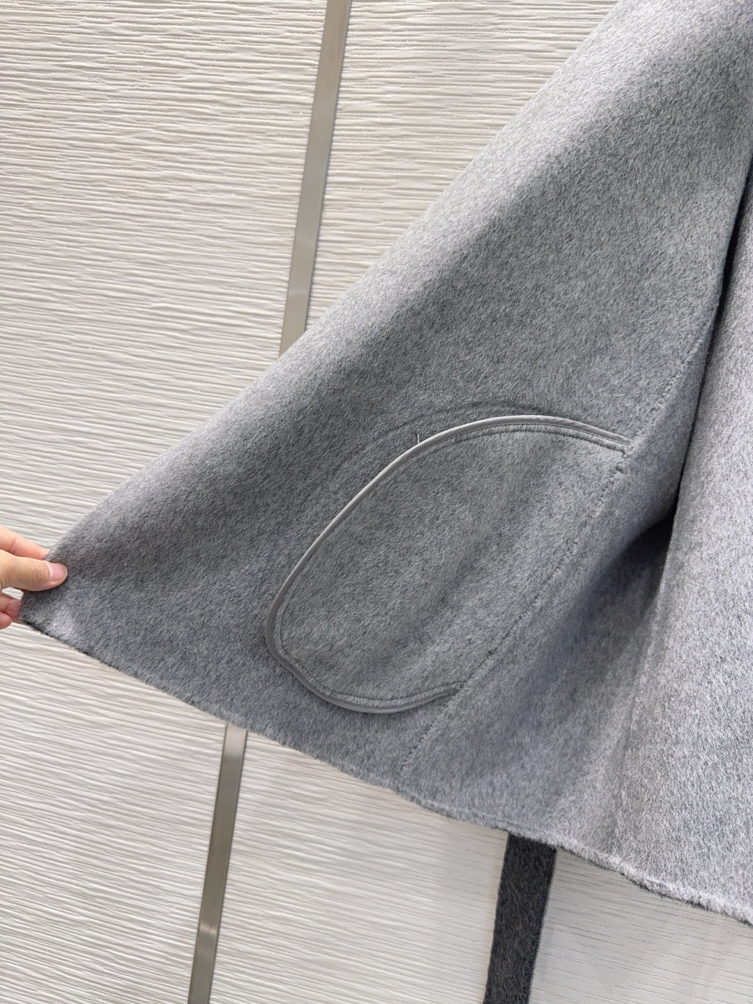 Elegant Handmade Wool Cashmere Coat with Detachable Fox Fur Collar 7 cmp i1756285238001 2402 0 7