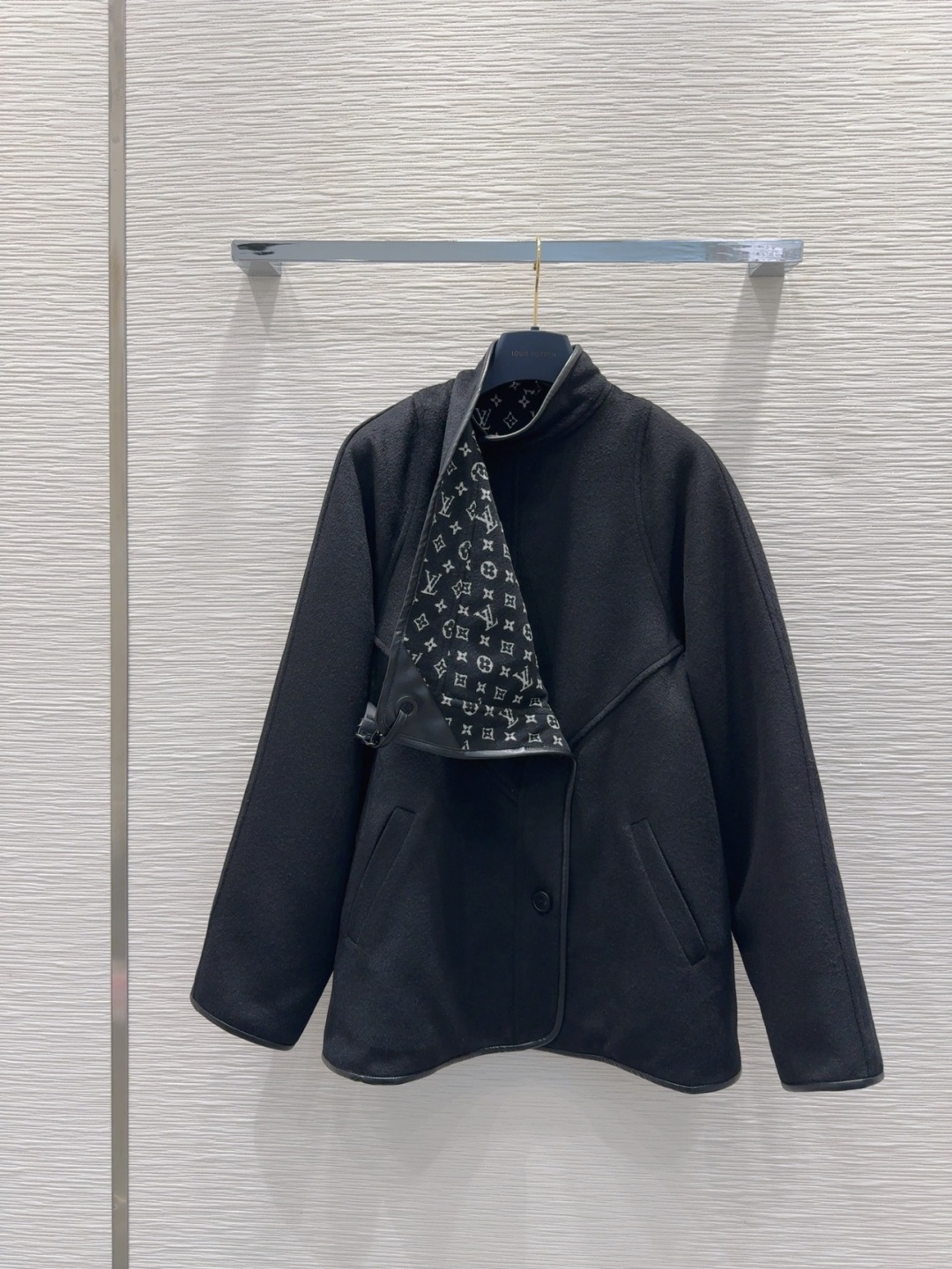 Louis Vuitton Wool Blend Jacket - Stylish, Comfortable, and Luxurious 2 cmp i1756384794941 4661 0 0