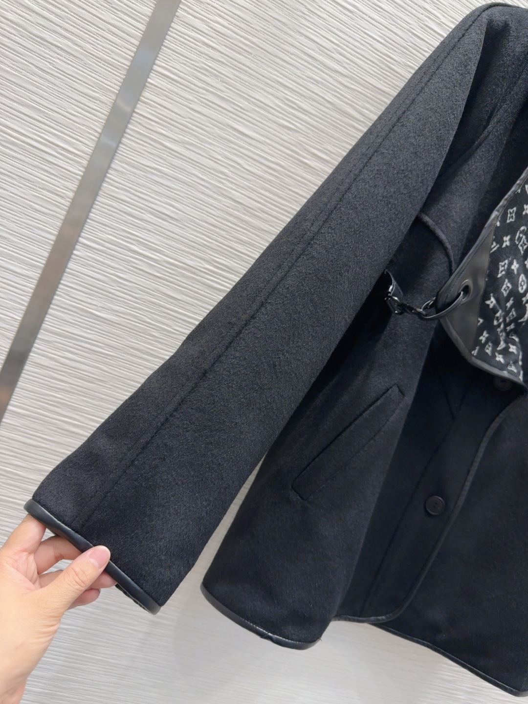 Louis Vuitton Wool Blend Jacket - Stylish, Comfortable, and Luxurious 7 cmp i1756384794942 4712 0 4