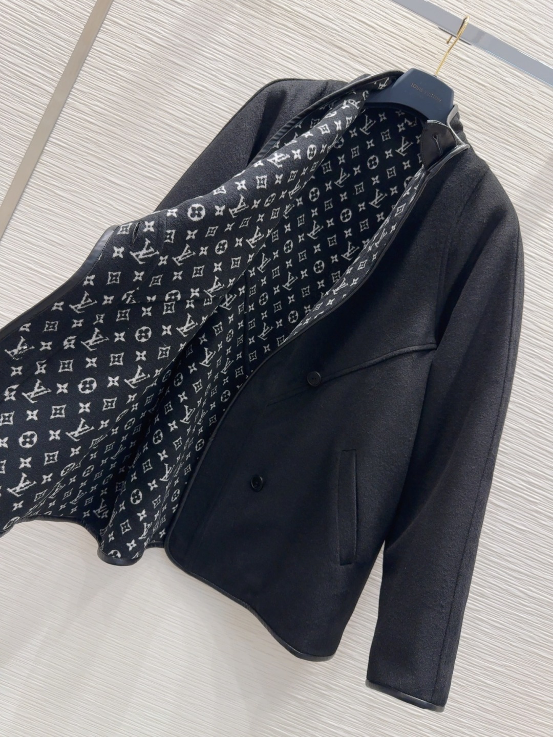 Louis Vuitton Wool Blend Jacket - Stylish, Comfortable, and Luxurious 6 cmp i1756384794943 6080 0 5