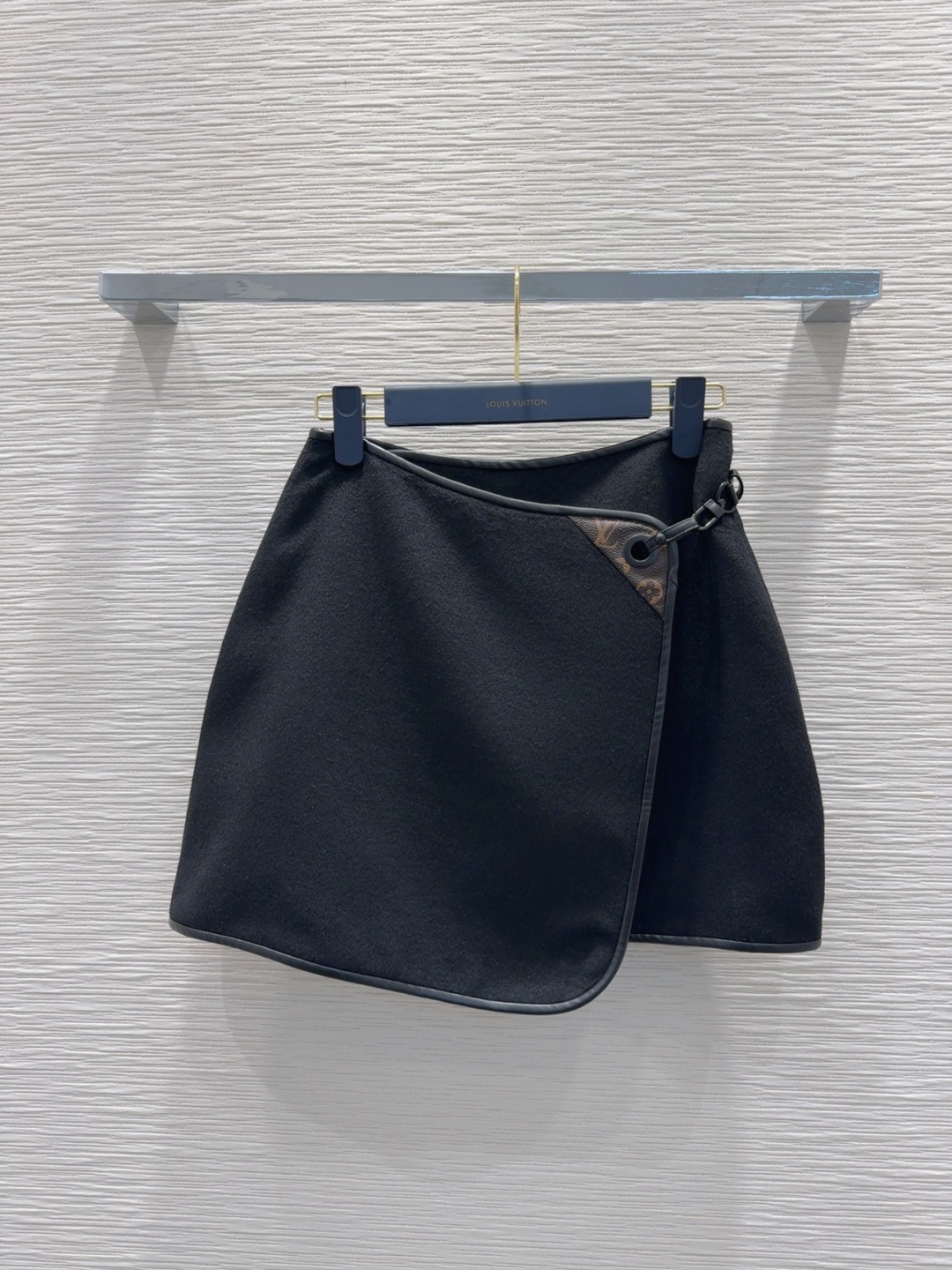 Louis Vuitton Zwarte Wrap-Rok van Wolmix - Stijlvol en Eigentijds