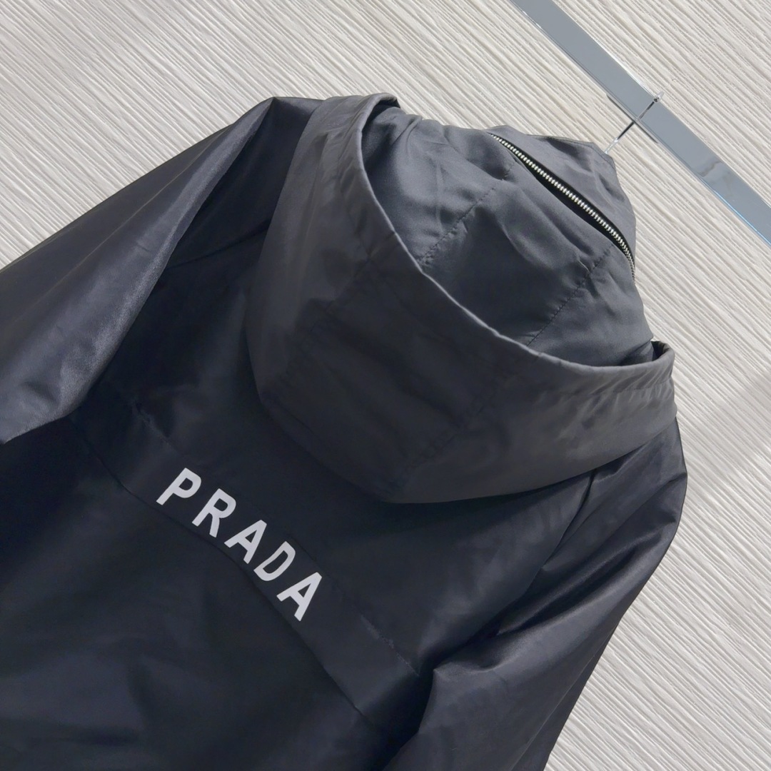 Prada 2025FW Women's Black Hooded Jacket with Red Logo Detail 9 cmp i1756565169581 256 0 7