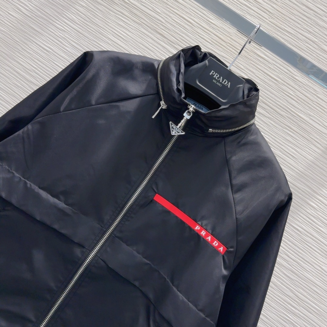 Prada 2025FW Women's Black Hooded Jacket with Red Logo Detail 5 cmp i1756565169582 4369 0 3