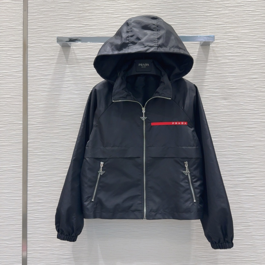 Prada 2025FW Women's Black Hooded Jacket with Red Logo Detail 2 cmp i1756565170950 6188 0 0