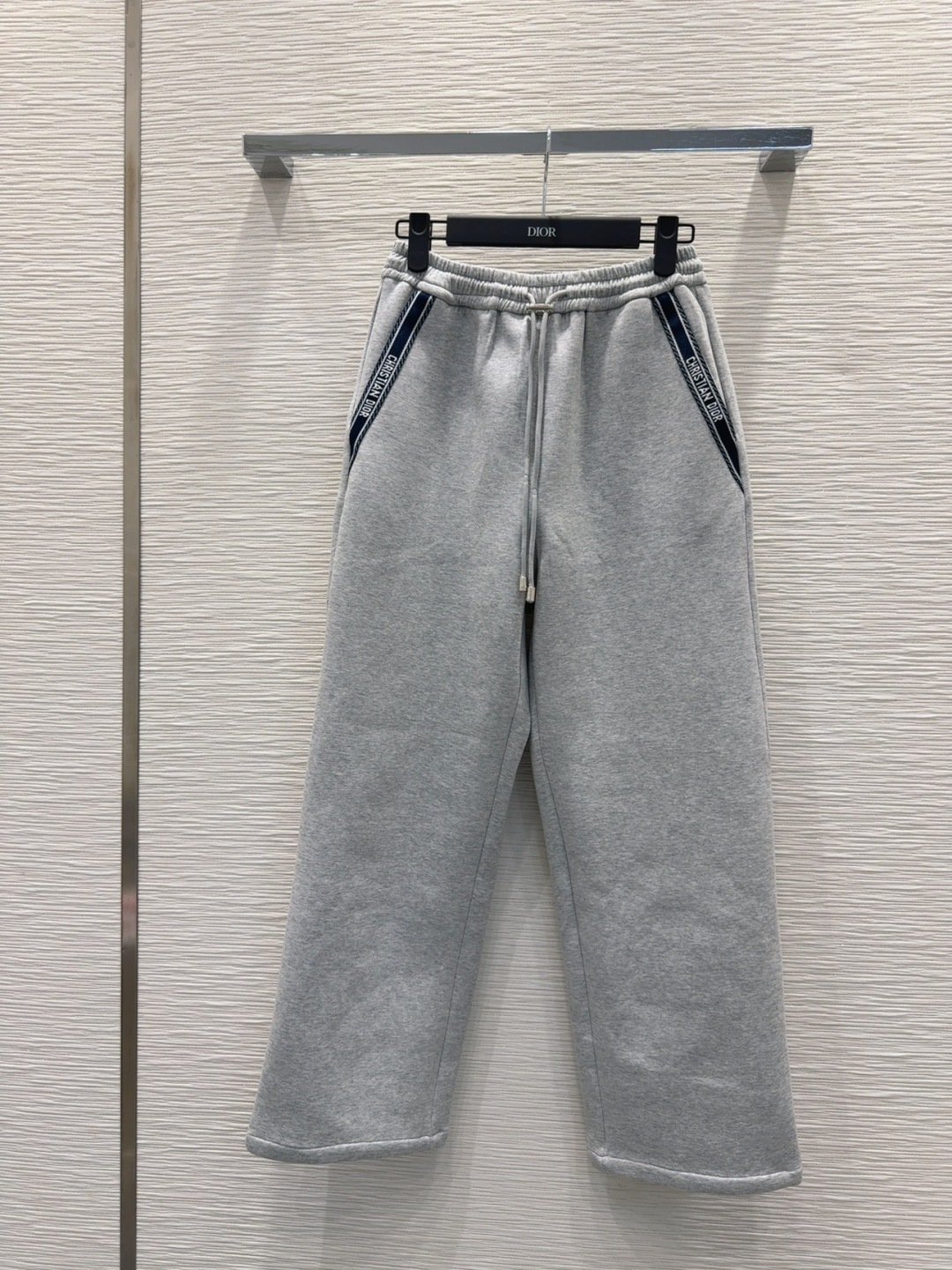 Dior 2025FW Women's Gray Tracksuit, Elegant and Fashionable, Wardrobe Essential 3 cmp i1756637971207 6966 0 1