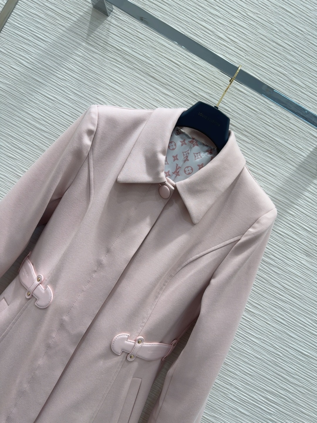Louis Vuitton 2025FW Women's Long Blazer - Elegant, Versatile Outerwear 3 cmp i1756721577425 6132 0 1