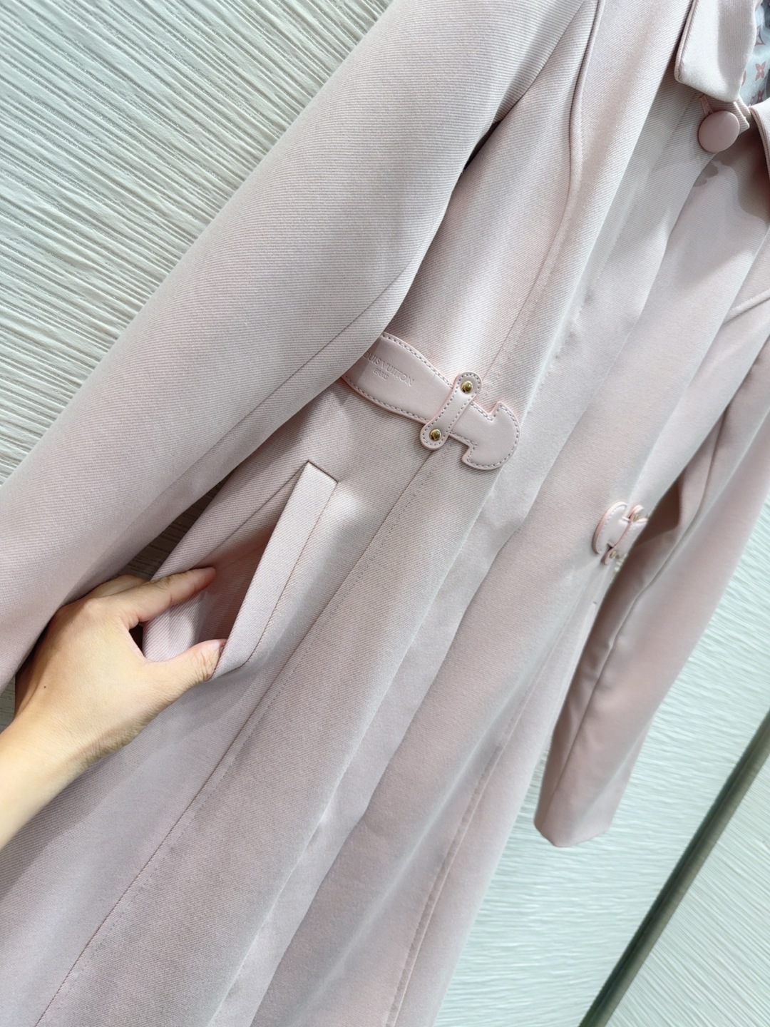 Louis Vuitton 2025FW Women's Long Blazer - Elegant, Versatile Outerwear 7 cmp i1756721577425 9872 0 8