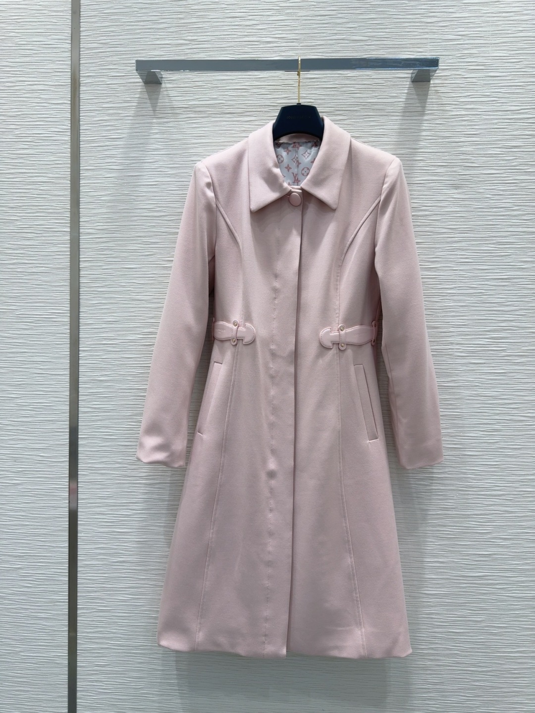 Louis Vuitton 2025FW Women's Long Blazer - Elegant, Versatile Outerwear 2 cmp i1756721577426 507 0 0