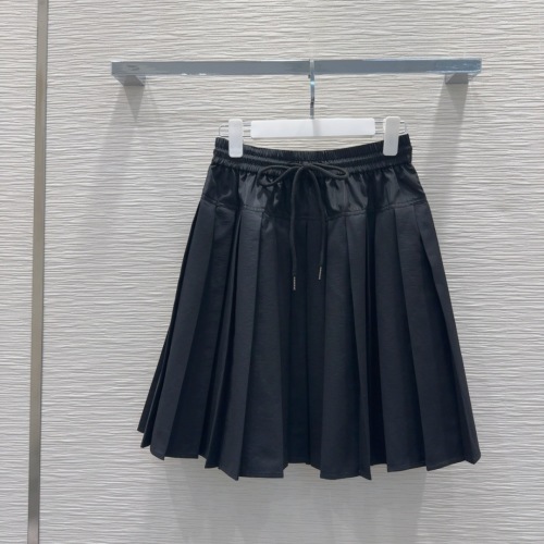 Moncler Pleated Mini Skirt - Elegant and Versatile for Everyday and OL Style 1 Moncler Pleated Mini Skirt - Elegant and Versatile for Everyday and OL Style