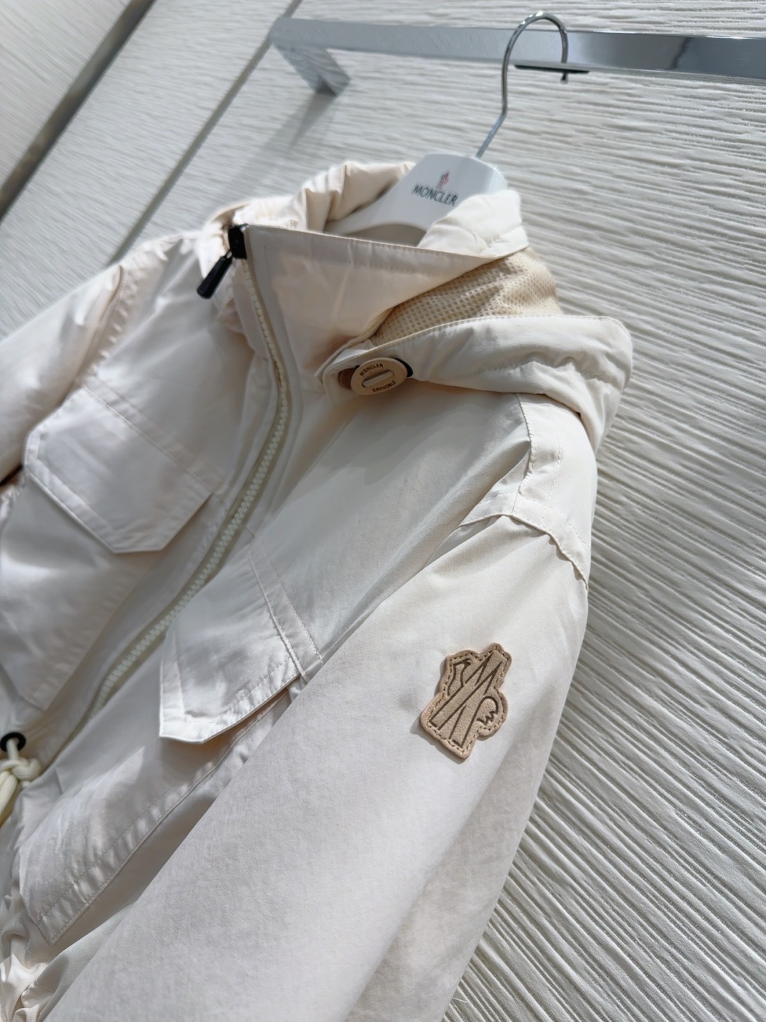 🛍️Moncle*r👑2025FW新款羽绒外套 【90％鹅绒 充绒量26克】低调又高级 经典造型 定位剪