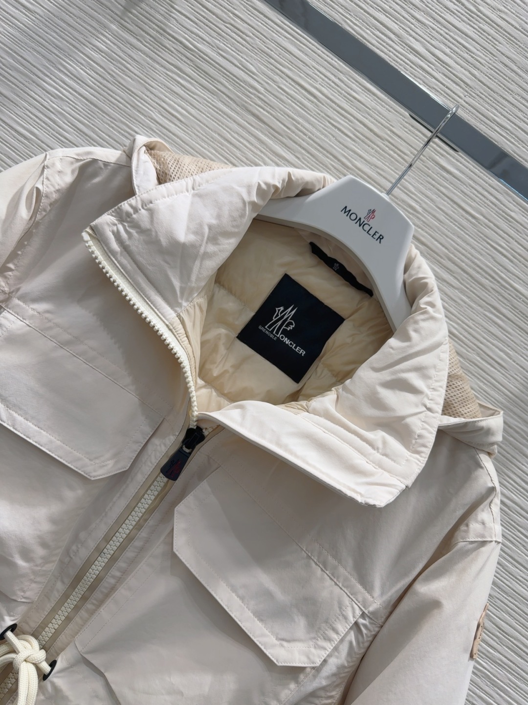 🛍️Moncle*r👑2025FW新款羽绒外套 【90％鹅绒 充绒量26克】低调又高级 经典造型 定位剪