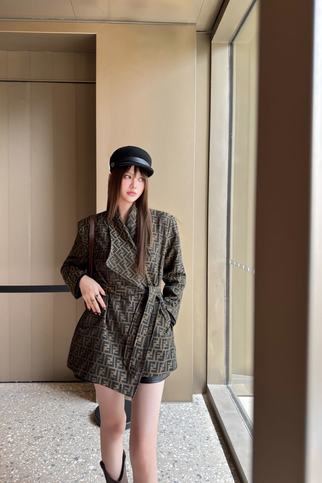 NO:504134,Model number D25091818 Fend* new style, classic double FF letter jacquard fabric, buckle-free placket lapel and belt waist slimming and loose fashionable long-sleeved jacket!  (M size shoulder width 40 with shoulder pads, bust 108, sleeve length 54, clothing length 75), fendi, jackets & coats, alexander wang19860909款号D25091818 Fend*新款 经典双FF字母提花面料、无扣门襟大翻领搭配腰带收腰显瘦宽松时尚长袖外套！（M码肩宽40有垫肩, 胸围108,袖长54,衣长75）,,fendi,jackets & coats,alexander wang,Women's clothing