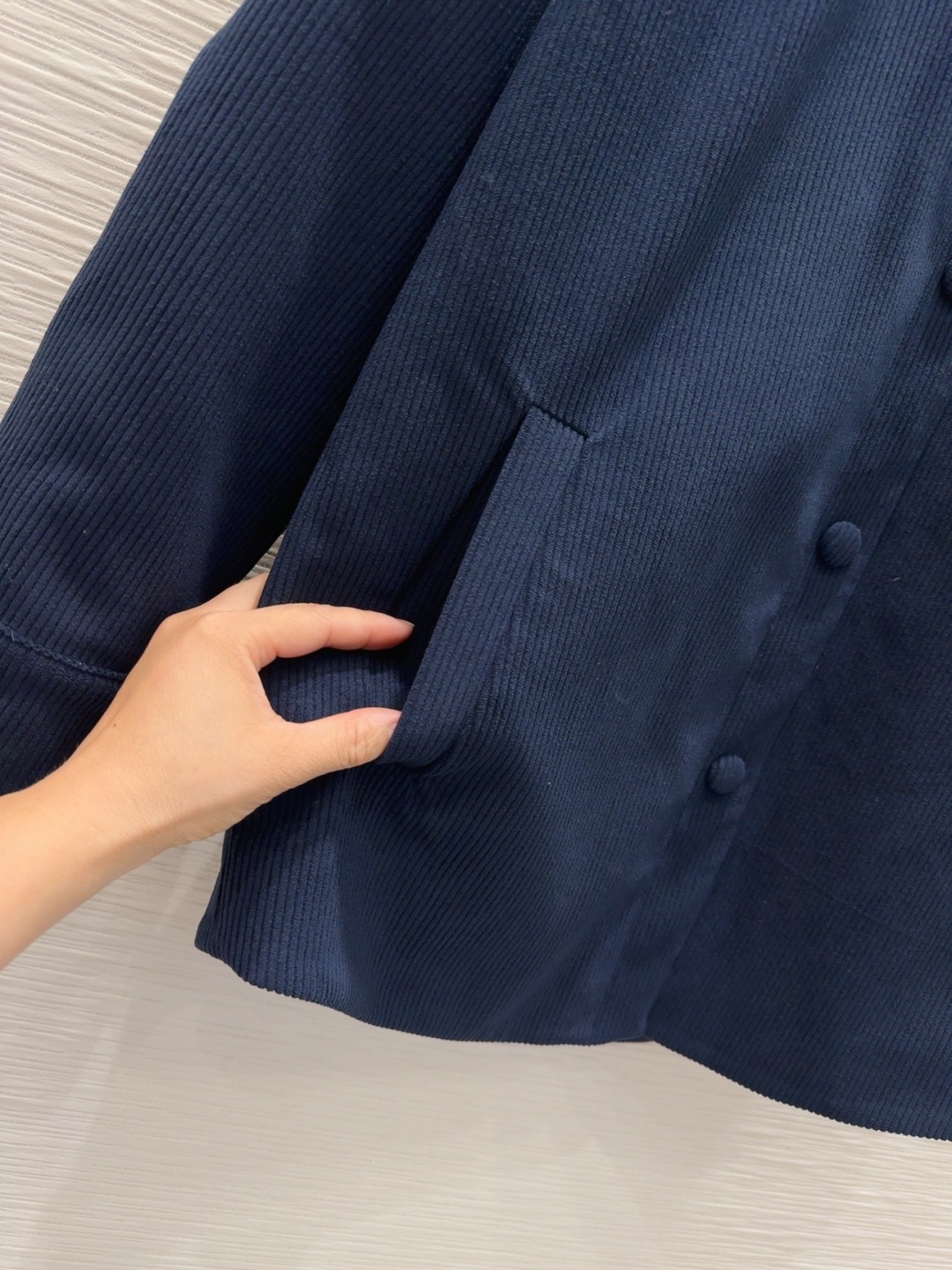 Miu Miu 2025FW Corduroy Jacket: Elegant & Timeless British Style 6 cmp i1757055866507 1817 0 3