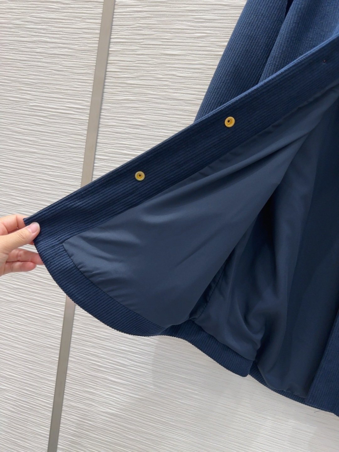 Miu Miu 2025FW Corduroy Jacket: Elegant & Timeless British Style 9 cmp i1757055867395 4061 0 6